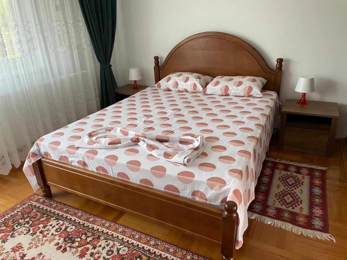Cazare Vila Maria Apartment คูร์ตา เด อาร์เจช ภายนอก รูปภาพ